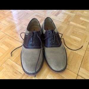 Bostonian Suede extra light saddle shoes. Size 9
